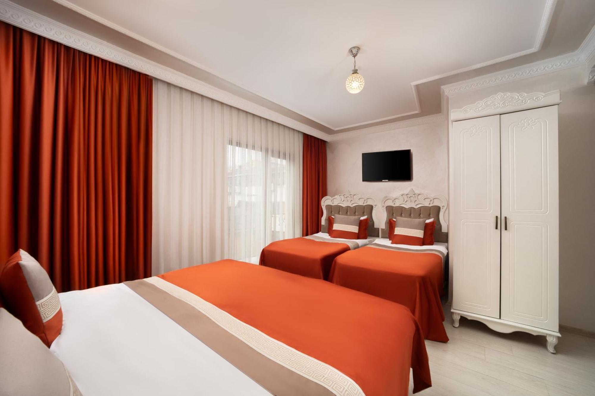 Deluxe Newport Hotel 3*